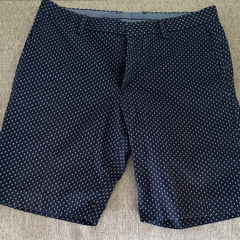 Uniqlo Men’s Navy and White Polka Dot Shorts, Size L